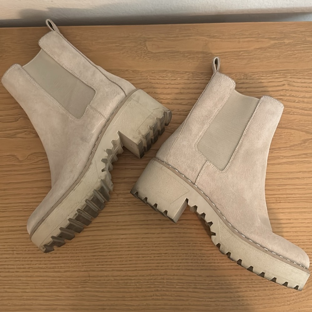 Vince Camuto Cream Chelsea Boot 8.5